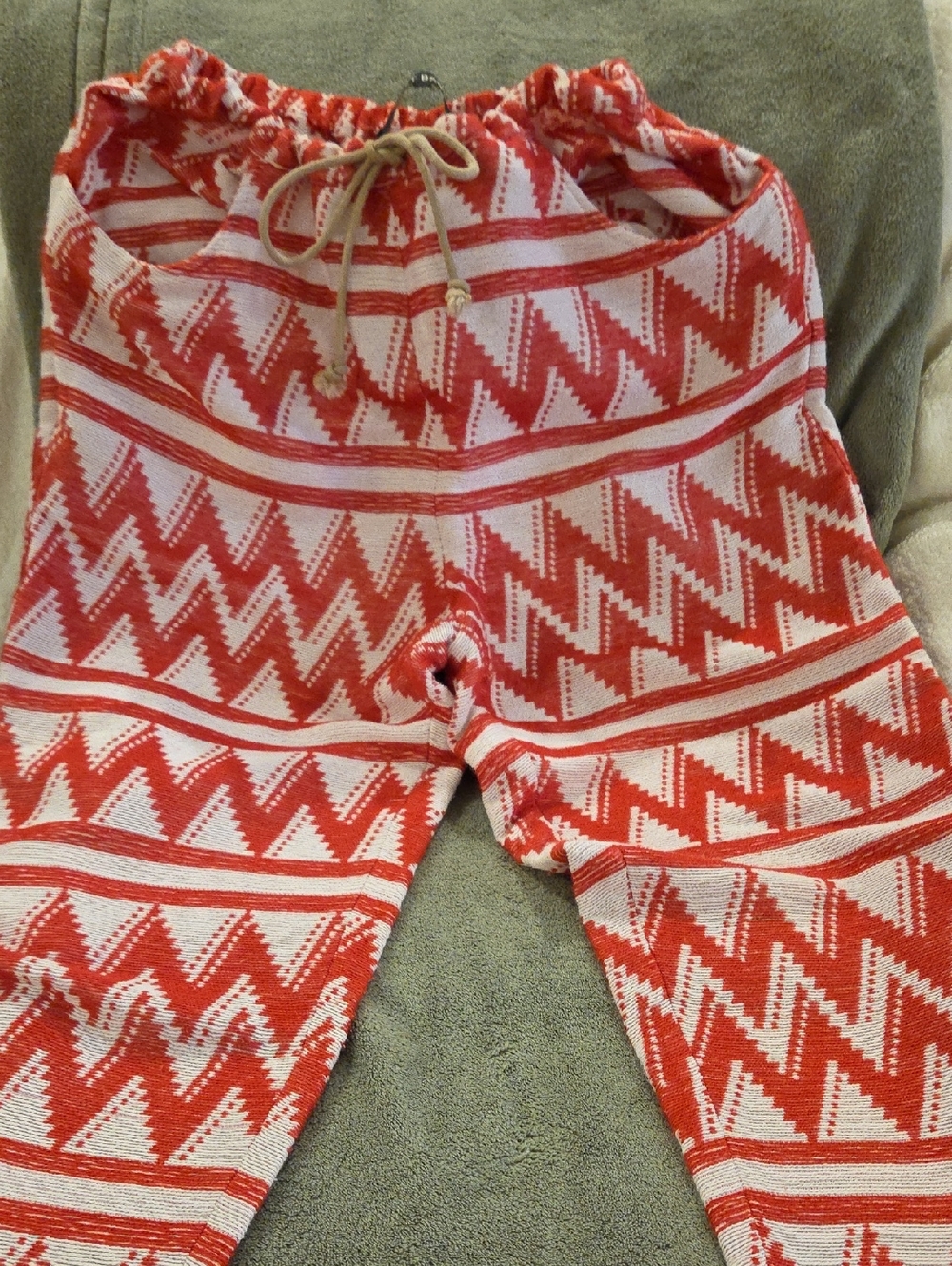 Red and white patterned pants from Ter et Bantine, Size 12